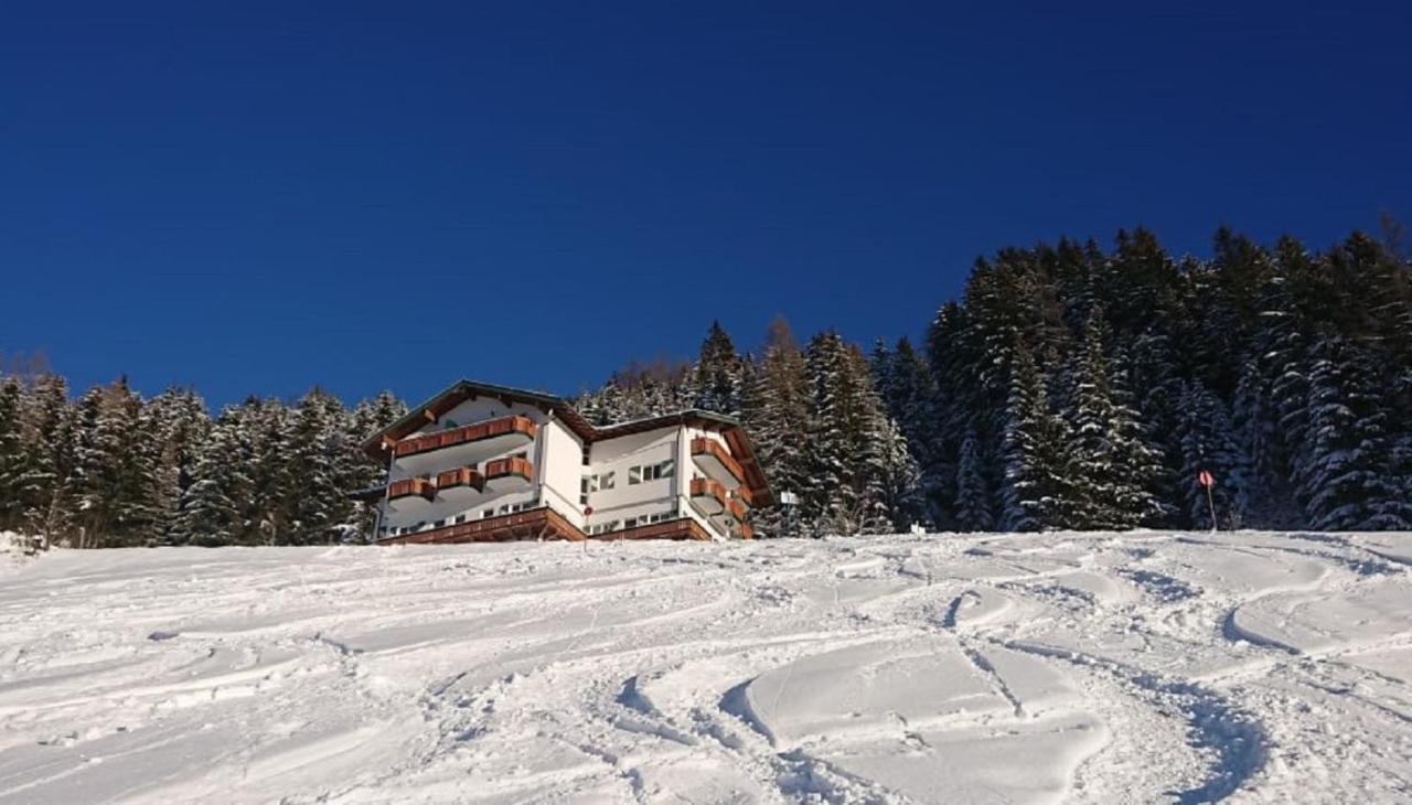 Hotel Hahnbaum Sankt Johann im Pongau Exterior photo